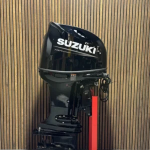 Suzuki 115 HP EFI outboard engine