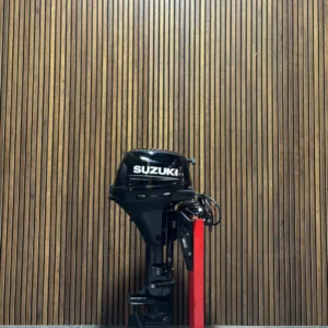 2022 Suzuki 20 HP EFI Powertilt outboard engine